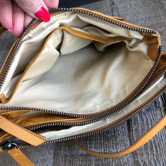 LUCKY BRAND Mak Leather Crossbody Bag - Picture 7 of 11